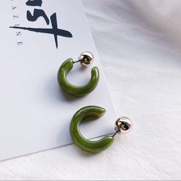 20mm Small Tortoise Hoop Earrings (Green & White) - Picture 6 of 6
